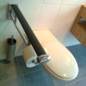 WC mit Halterung und Armlehne